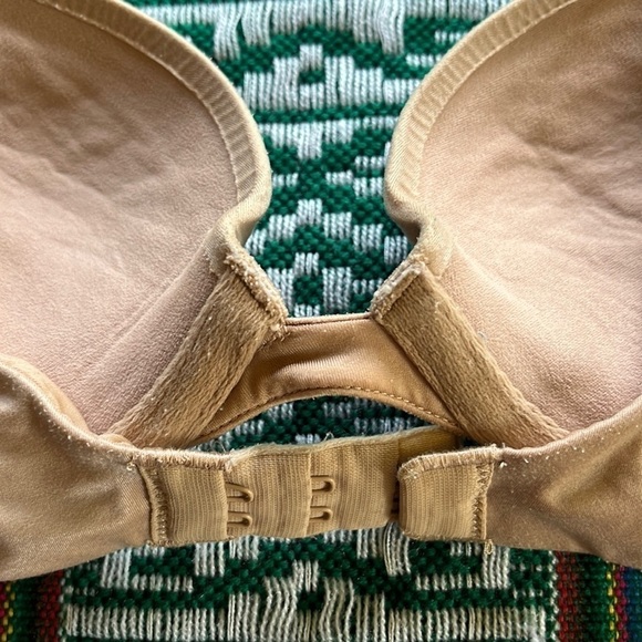 Victoria’s Secret Nude Plunge Bra - Picture 6 of 7